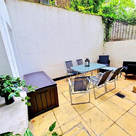 Spacious & Cosy 2 Bedroom Home Plus 2 Sofa-Beds With Private Entrance And Back Patio, 3 Min Walk To Earl'S Court Station 伦敦 外观 照片