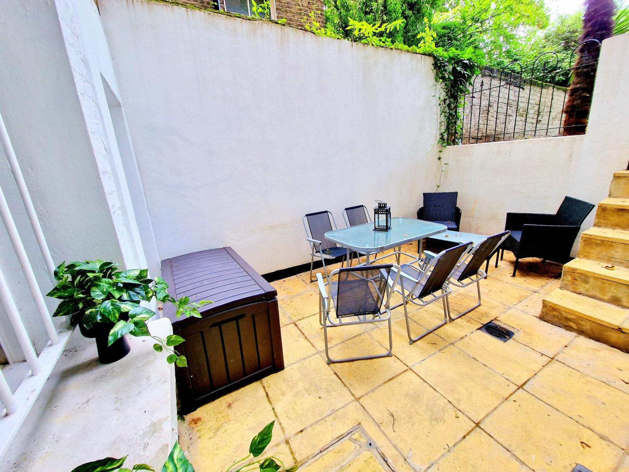 Spacious & Cosy 2 Bedroom Home Plus 2 Sofa-Beds With Private Entrance And Back Patio, 3 Min Walk To Earl'S Court Station 伦敦 外观 照片