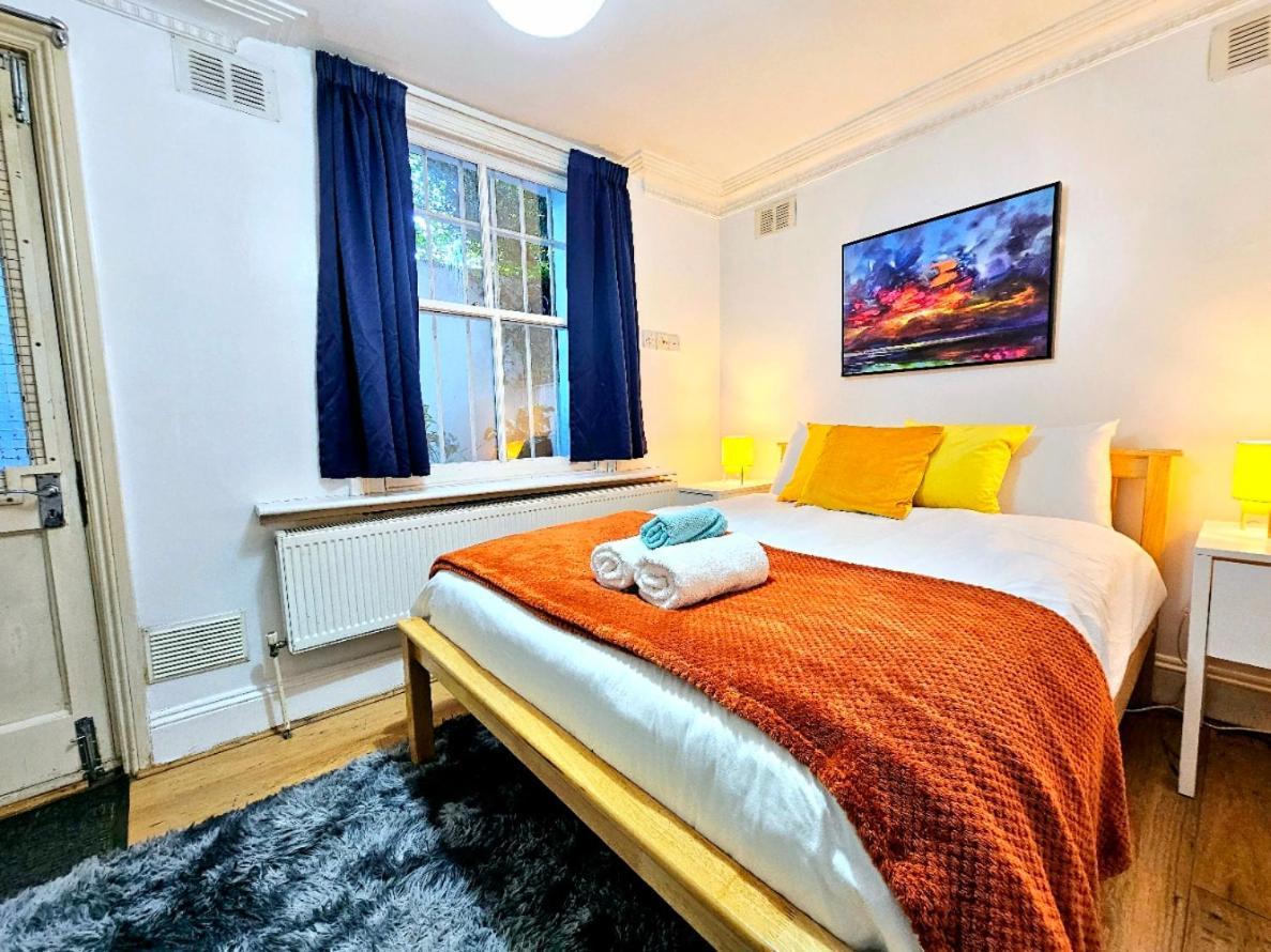 Spacious & Cosy 2 Bedroom Home Plus 2 Sofa-Beds With Private Entrance And Back Patio, 3 Min Walk To Earl'S Court Station 伦敦 外观 照片