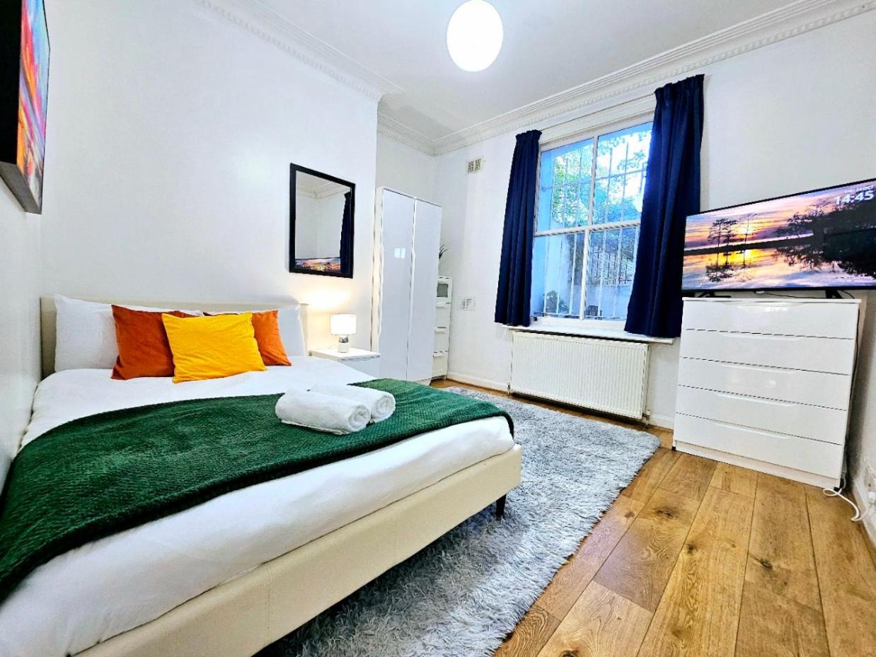 Spacious & Cosy 2 Bedroom Home Plus 2 Sofa-Beds With Private Entrance And Back Patio, 3 Min Walk To Earl'S Court Station 伦敦 外观 照片