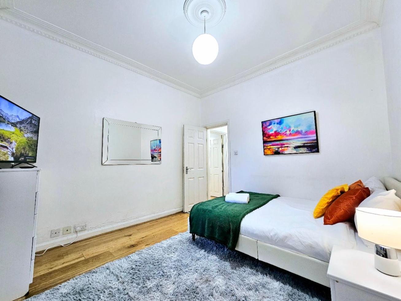 Spacious & Cosy 2 Bedroom Home Plus 2 Sofa-Beds With Private Entrance And Back Patio, 3 Min Walk To Earl'S Court Station 伦敦 外观 照片